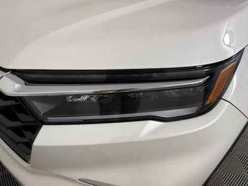 Used 2025 Honda Pilot Touring image 11
