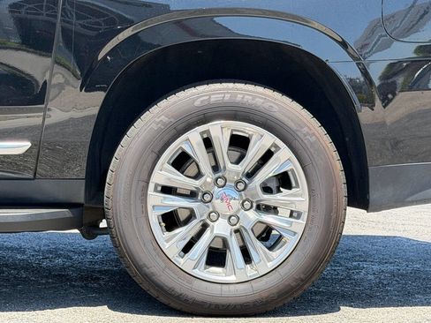 Used 2024 GMC Yukon XL Denali AWD/4WD image 3