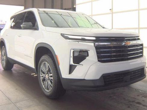 Used 2026 Chevrolet Traverse LT w/ Driver Confidence Package FWD image 9
