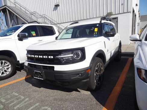 Used 2023 Ford Bronco Sport Outer Banks w/ Tech Package AWD/4WD image 3