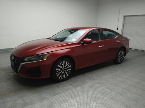 Used 2023 Nissan Altima 2.5 SV AWD/4WD image 2