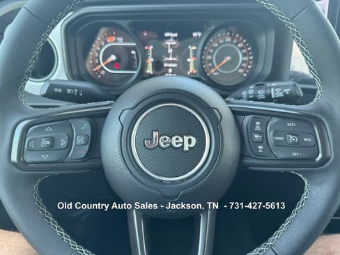 Used 2025 Jeep Wrangler Sport image 37