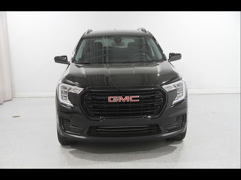 Certified 2022 GMC Terrain SLE w/ Driver Convenience Package AWD/4WD image 2