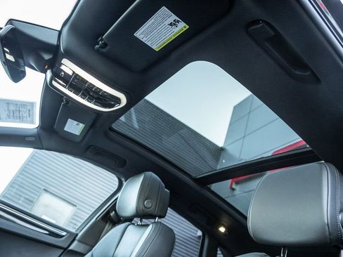 Certified 2025 Porsche Macan image 19