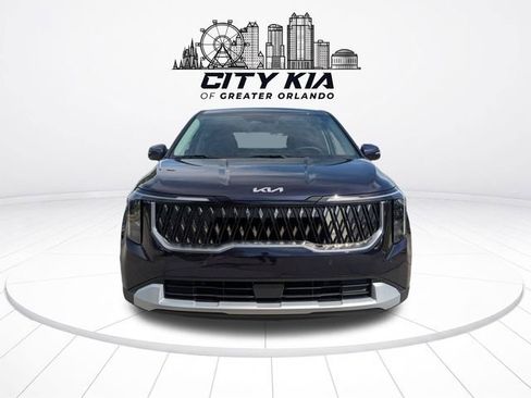 New 2027 Kia Carnival LX FWD image 3