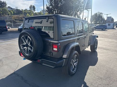 Used 2024 Jeep Wrangler Unlimited w/ Convenience Group AWD/4WD image 8