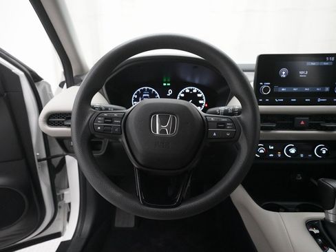 Certified 2023 Honda HR-V LX image 4