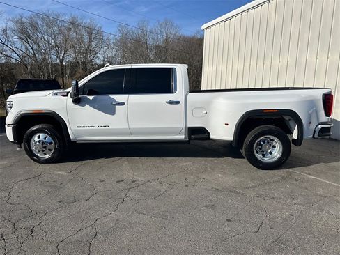 Used 2024 GMC Sierra 3500 Denali w/ Denali Reserve Package image 9