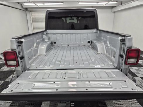 Used 2023 Jeep Gladiator Rubicon w/ Trailer Tow Package AWD/4WD image 9