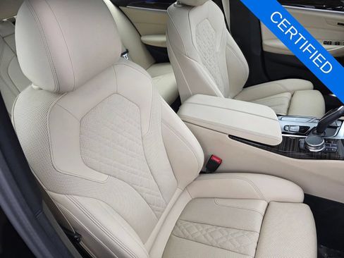 Used 2023 BMW 530i w/ Premium Package RWD image 28