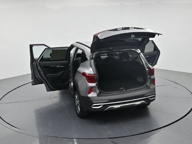 Used 2021 Kia Seltos S AWD/4WD image 45