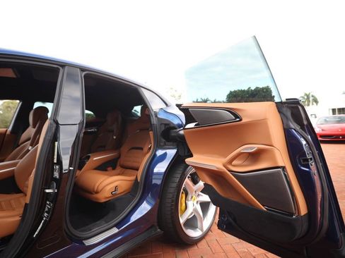 Used 2023 Ferrari Purosangue image 43