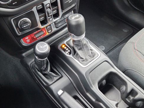 Used 2024 Jeep Wrangler Unlimited Rubicon w/ Convenience Group image 26