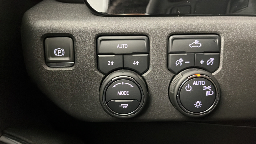 Used 2024 Chevrolet Silverado 1500 LT AWD/4WD image 32