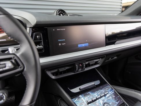 Certified 2026 Porsche Cayenne Coupe image 16