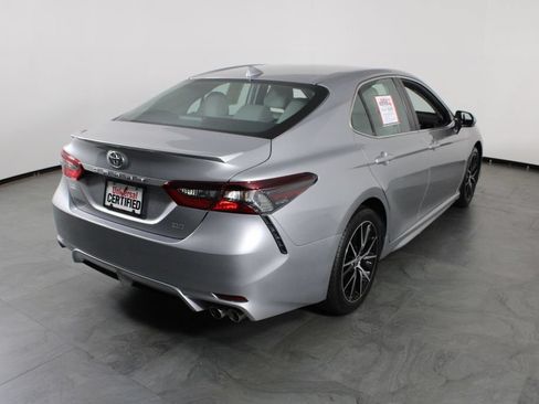 Used 2023 Toyota Camry SE FWD image 3