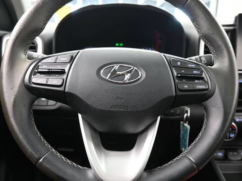 Used 2022 Hyundai Venue SEL FWD image 24