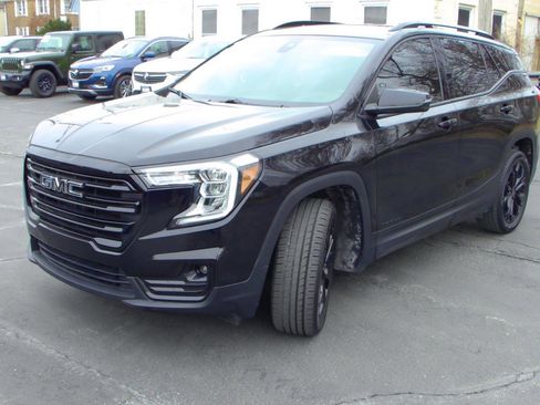 Used 2022 GMC Terrain SLT w/ Elevation Edition image 3