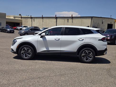 Used 2023 Kia Sportage LX AWD/4WD image 2