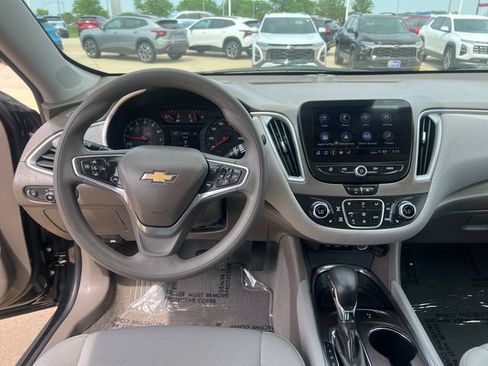 Used 2025 Chevrolet Malibu LT FWD image 17