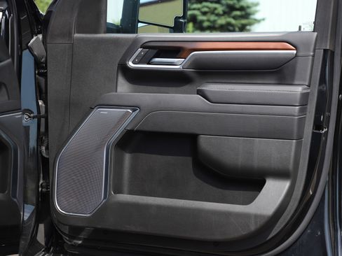Used 2025 GMC Sierra 2500 Denali AWD/4WD image 13