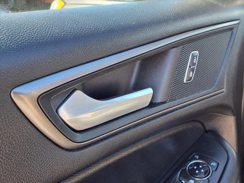 Used 2019 Ford Edge SE image 15