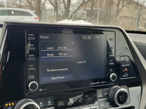 Used 2020 Toyota Highlander XLE image 24