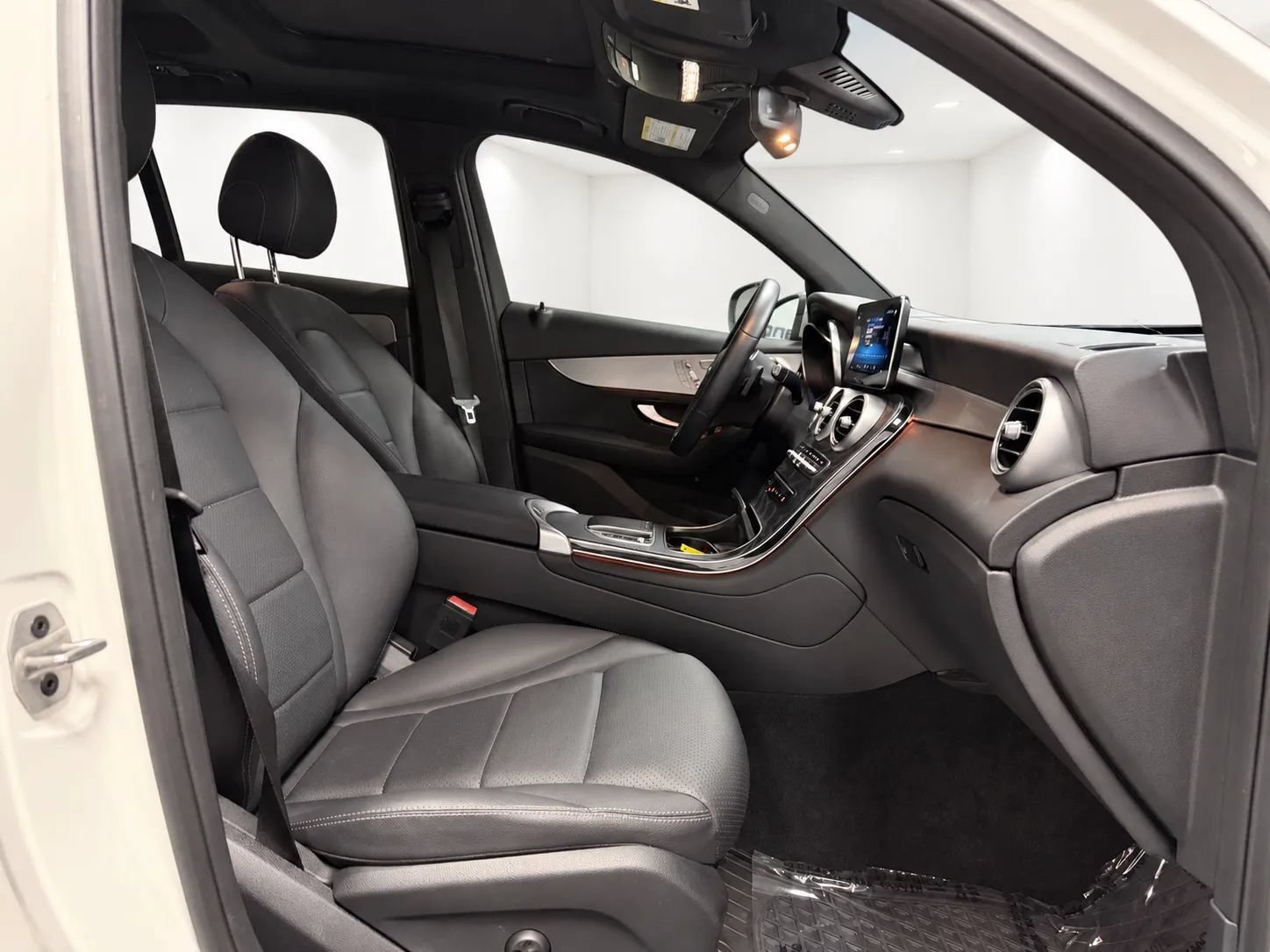 Used 2021 Mercedes-Benz GLC 300 4MATIC w/ Premium Package image 26