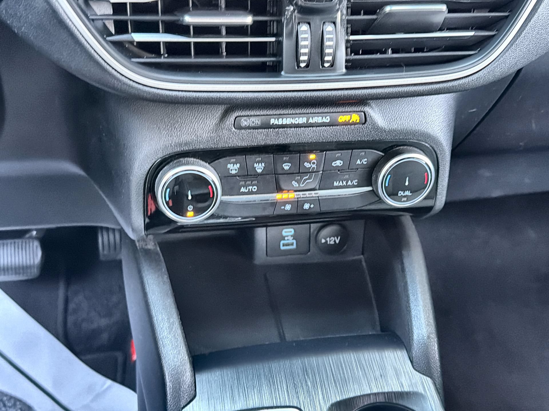 Used 2022 Ford Escape SE w/ SE Sport Appearance Package FWD image 18