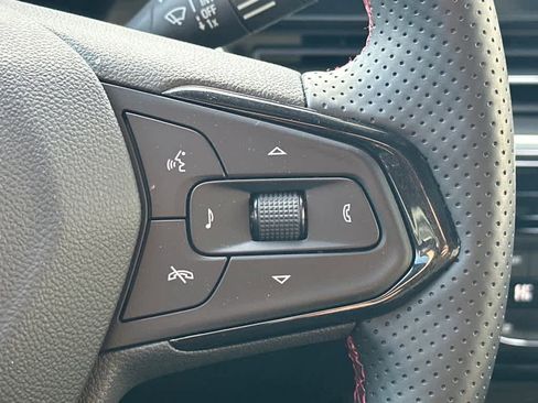 Used 2025 Chevrolet Trax RS w/ Sunroof Package image 19