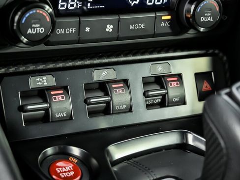 Used 2020 Nissan GT-R Premium AWD/4WD image 35
