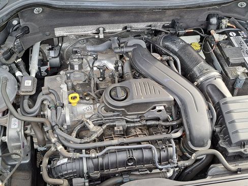 Used 2022 Volkswagen Taos SE image 32