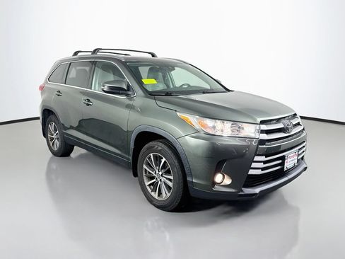Used 2019 Toyota Highlander XLE AWD/4WD image 8