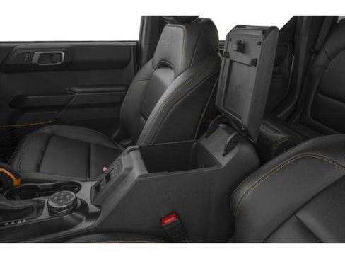 Used 2025 Ford Bronco Badlands image 13