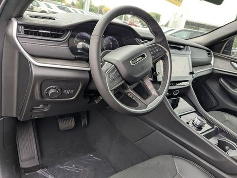New 2026 Jeep Grand Cherokee Altitude AWD/4WD image 18