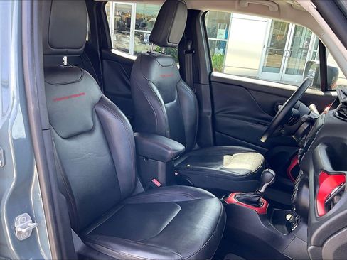 Used 2016 Jeep Renegade Trailhawk w/ Premium Trailhawk Package AWD/4WD image 7