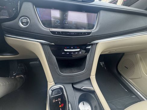 Used 2018 Cadillac XT5 FWD image 25