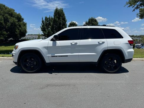 Used 2018 Jeep Grand Cherokee Laredo AWD/4WD image 6