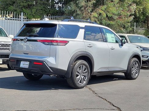 New 2025 Nissan Pathfinder SV image 2