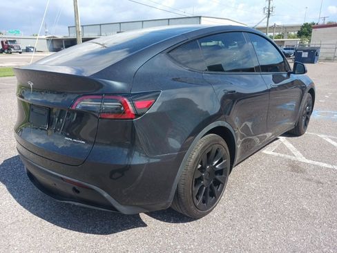 Used 2024 Tesla Model Y Long Range AWD/4WD image 3