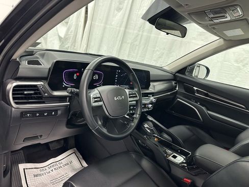 Used 2025 Kia Telluride S image 15