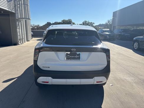 Used 2025 Nissan Kicks SV image 7