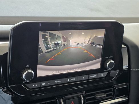 Used 2022 Nissan Pathfinder SV image 14