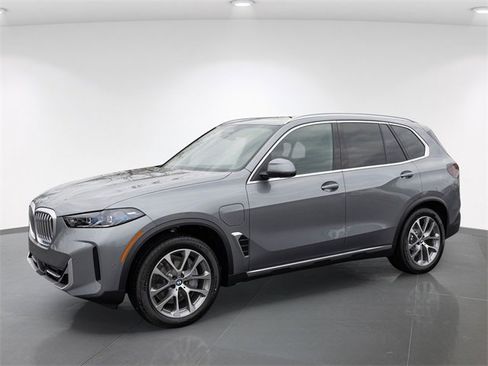 New 2026 BMW X5 xDrive50e w/ Climate Comfort Package image 4