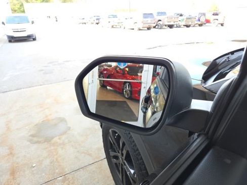 Used 2022 Ford Explorer XLT image 37