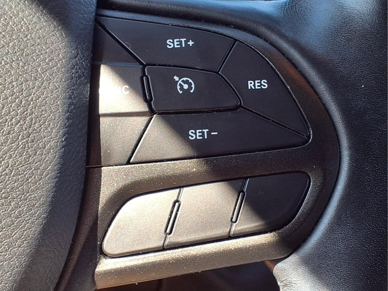Used 2020 Jeep Cherokee Trailhawk w/ Cold Weather Group AWD/4WD image 21