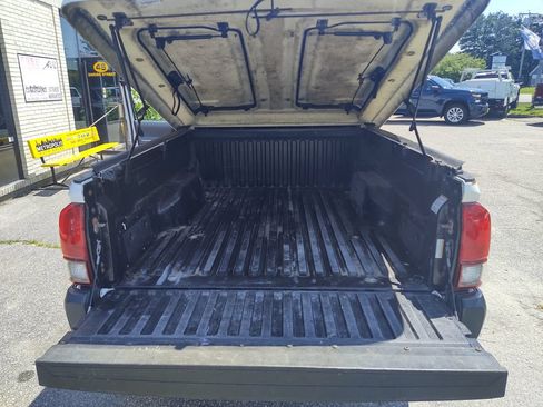 Used 2018 Toyota Tacoma SR RWD image 28