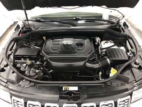 Used 2017 Jeep Grand Cherokee Overland w/ Jeep Active Safety Group image 7