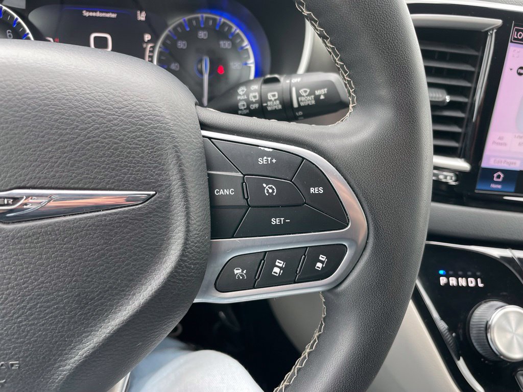 Used 2022 Chrysler Pacifica Touring-L FWD image 21