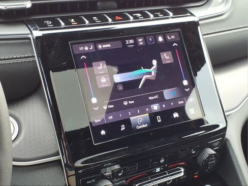 New 2025 Jeep Grand Cherokee Altitude AWD/4WD image 20